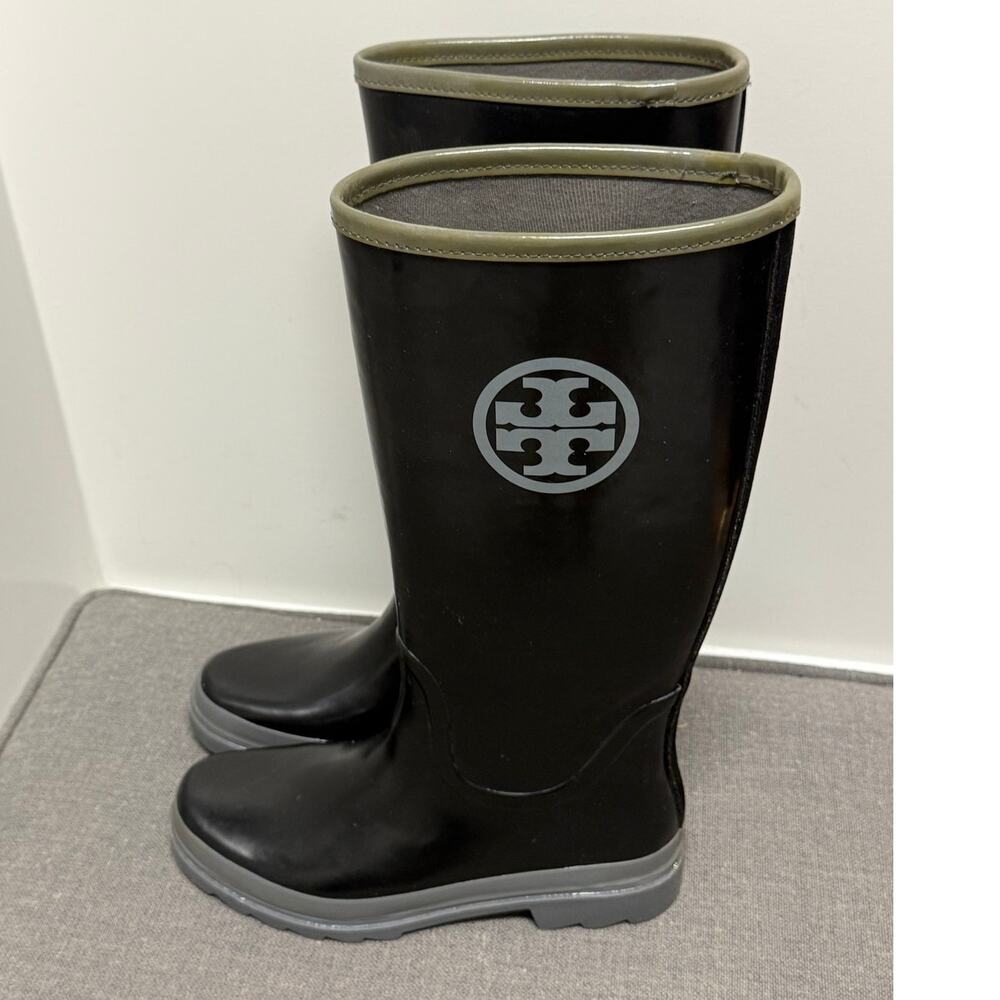 Tory Burch Logo Rain Boots Black Rubber Tall Wellington Womens Size 9 Waterproof